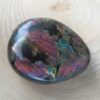 Galet Labradorite rose et multicolore