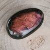 Galet Labradorite rose et multicolore